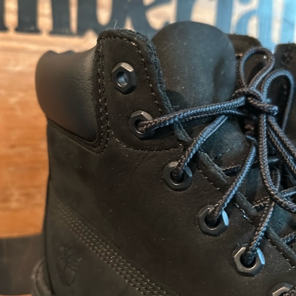 Women’s 5 Timberland Boots - Picture 2 of 10